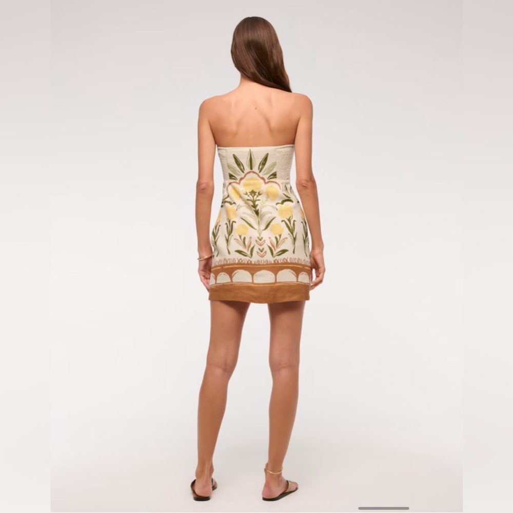 The A&F Scarlett Strapless Linen-Blend Skort - Picture 2 of 9